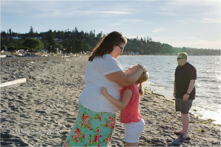 Mom hugs daughter - Kingston Documentary Family Photographer 