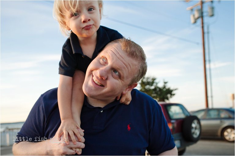 Father with son on shoulders - Kingston Documentary Family Photographer